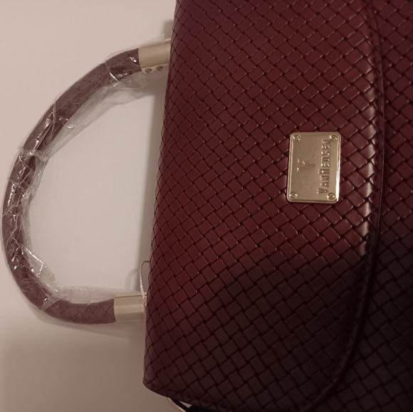 Nwt!! Van heusen hand/shoulder bag (Burgundy) - Picture 6 of 11